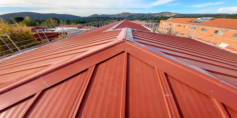 چرا فلاشینگ ساندویچ پانل سقفی در اجرای سقف ضروری است؟